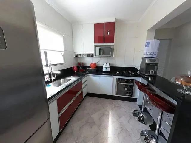 Imagem: O apartamento possui 2 Dormitórios, 1 Banheiro, 1 Vaga na