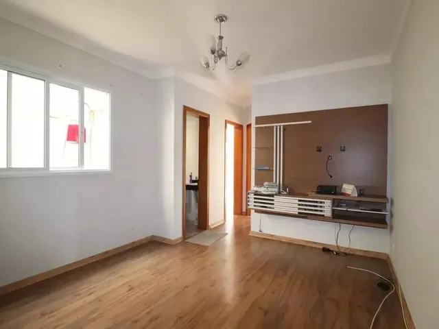 Imagem: O apartamento possui 2 Dormitórios, 1 Suíte, 2 Banheiros,