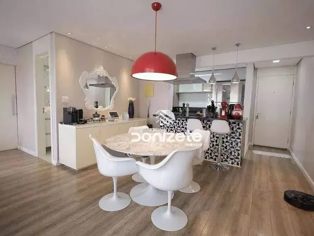 Imagem: O apartamento possui 2 Dormitórios, 1 Suíte, 1 Banheiro,