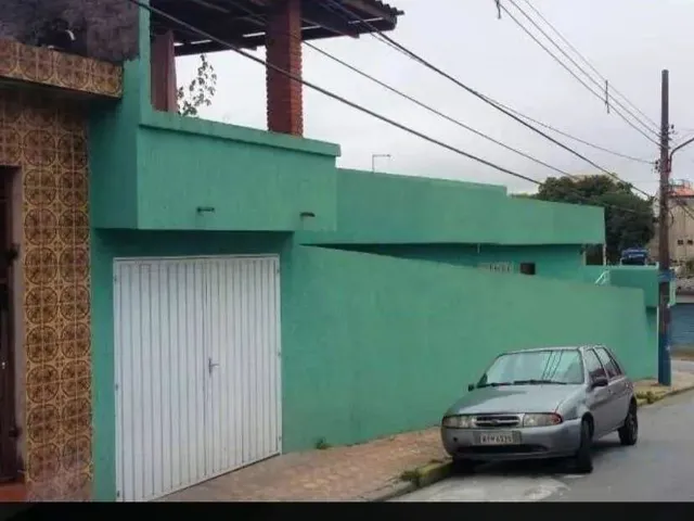 Imagem: A casa possui 2 Dormitórios, 2 Banheiros, 3 Vagas na garagem