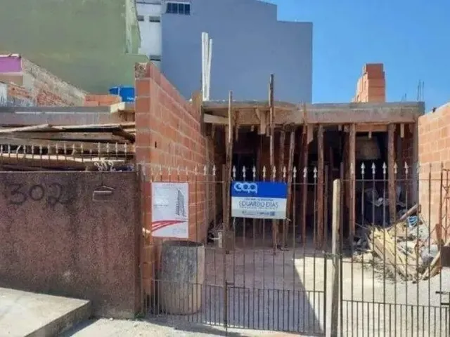 Imagem: A casa possui 4 Dormitórios, 2 Suítes, 3 Banheiros, 4