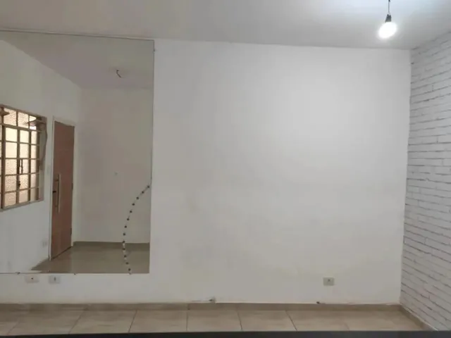 Imagem: O apartamento possui 2 Dormitórios, 1 Banheiro, 1 Vaga na