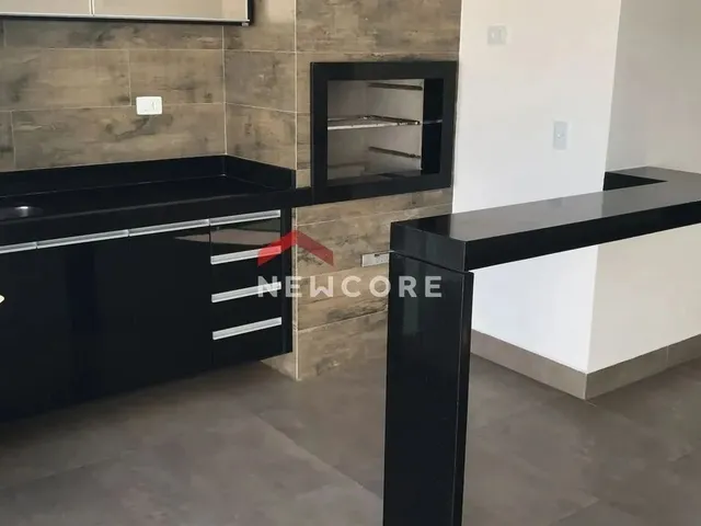 Imagem: O apartamento possui 2 Dormitórios, 1 Suíte, 2 Banheiros,