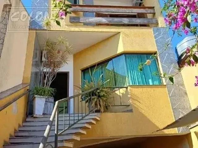 Imagem: A casa possui 3 Dormitórios, 5 Banheiros, 5 Vagas na