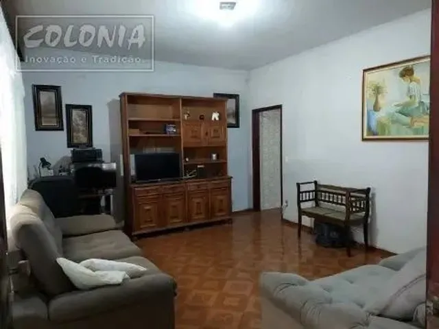 Imagem: A casa possui 3 Dormitórios, 2 Banheiros, 5 Vagas na
