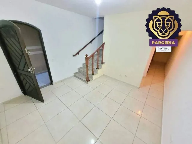 Imagem: A casa possui 3 Dormitórios, 3 Banheiros, 1 Vaga na