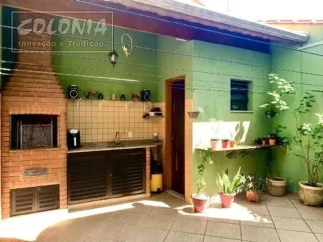 Imagem: A casa possui 4 Dormitórios, 2 Suítes, 5 Banheiros, 3