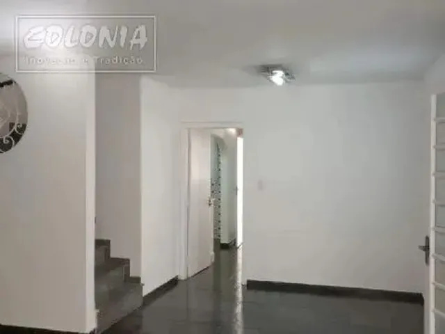 Imagem: A casa possui 3 Dormitórios, 4 Banheiros, 2 Vagas na