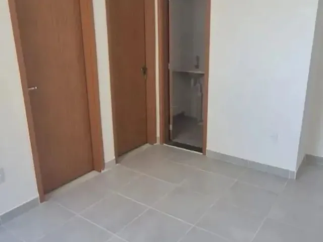 Imagem: O apartamento possui 2 Dormitórios, 1 Banheiro, 1 Vaga na