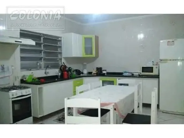Imagem: A casa possui 4 Dormitórios, 1 Banheiro, 3 Vagas na