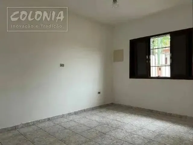 Imagem: A casa possui 2 Dormitórios, 1 Banheiro, 2 Vagas na garagem