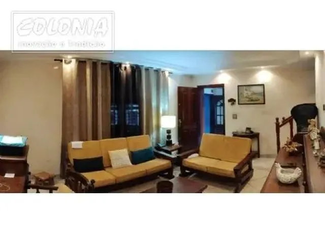 Imagem: A casa possui 3 Dormitórios, 2 Banheiros, 2 Vagas na