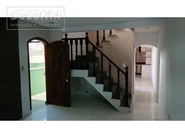 Imagem: A casa possui 3 Dormitórios, 4 Banheiros, 3 Vagas na