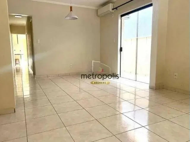 Imagem: A casa possui 2 Dormitórios, 1 Banheiro, 2 Vagas na