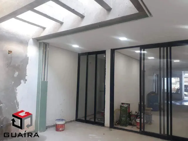 Imagem: A casa possui 3 Dormitórios, 3 Suítes, 4 Banheiros, 3