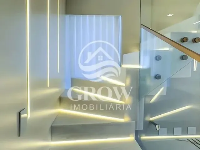 Imagem 7: Duplex Exclusivo em Jurerê com Suíte Master e Hidromassagem de Frente para o Mar