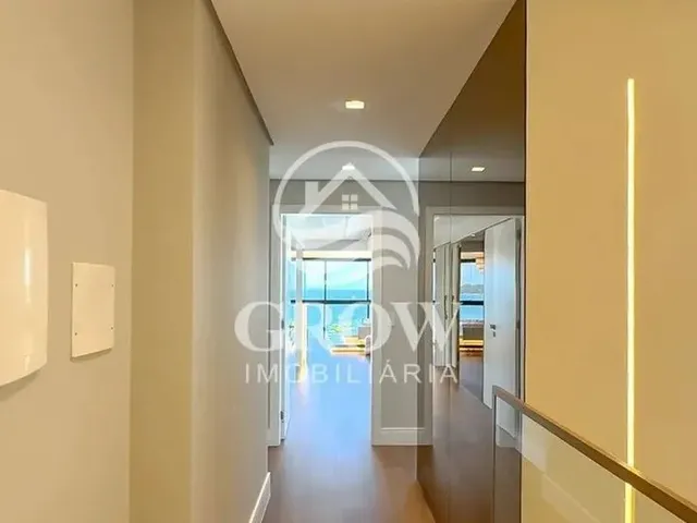 Imagem 10: Duplex Exclusivo em Jurerê com Suíte Master e Hidromassagem de Frente para o Mar
