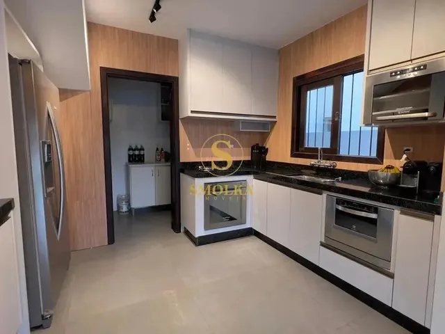 Imagem 11: Casa de Alto Padrão em Jurerê Internacional - Totalmente Reformada, com Piscina E