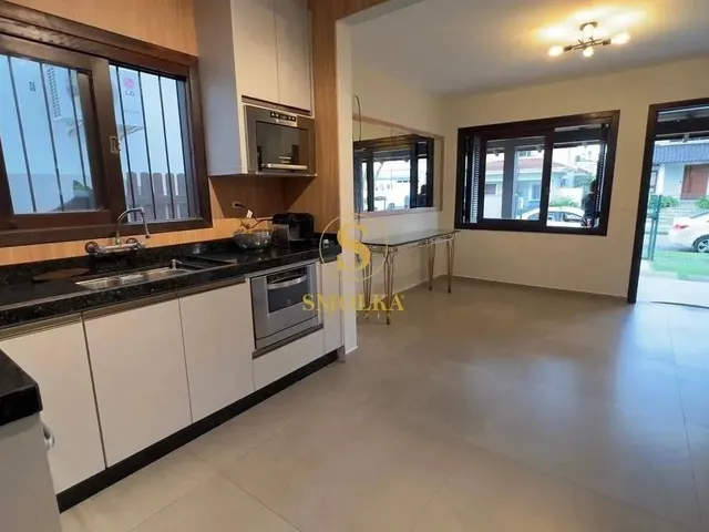 Imagem 7: Casa de Alto Padrão em Jurerê Internacional - Totalmente Reformada, com Piscina E