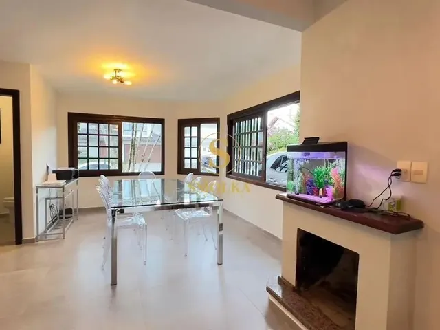Imagem 13: Casa de Alto Padrão em Jurerê Internacional - Totalmente Reformada, com Piscina E