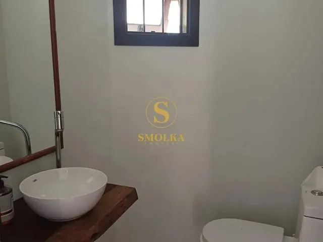 Imagem 9: Casa de Alto Padrão em Jurerê Internacional - Totalmente Reformada, com Piscina E