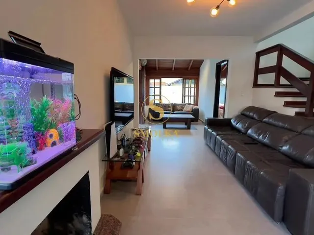 Imagem 5: Casa de Alto Padrão em Jurerê Internacional - Totalmente Reformada, com Piscina E