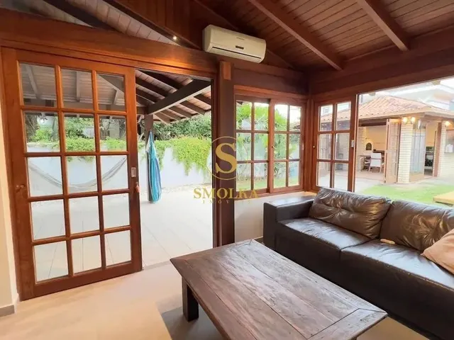 Imagem 8: Casa de Alto Padrão em Jurerê Internacional - Totalmente Reformada, com Piscina E