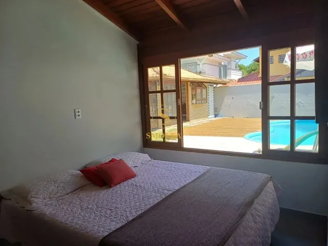 Imagem 12: Casa de Alto Padrão em Jurerê Internacional - Totalmente Reformada, com Piscina E