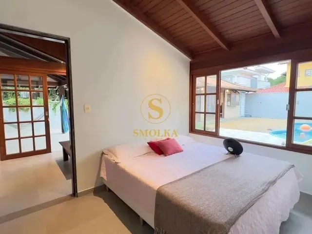 Imagem 16: Casa de Alto Padrão em Jurerê Internacional - Totalmente Reformada, com Piscina E