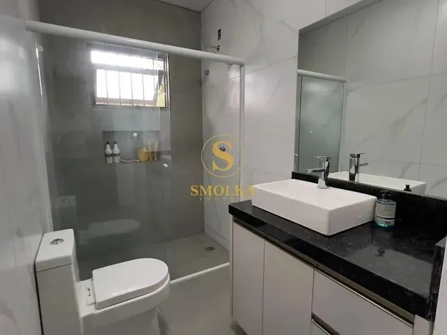 Imagem 4: Casa de Alto Padrão em Jurerê Internacional - Totalmente Reformada, com Piscina E