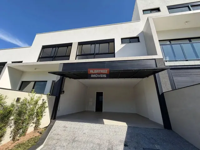 Imagem 2: Casa para Venda em Florianópolis, João Paulo, 3 Dormitórios, 3 Suítes, 4 Banheiros, 2