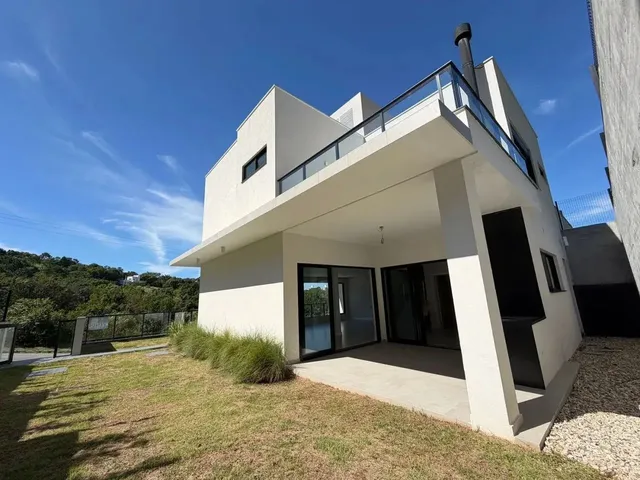 Imagem 2: Casa para Venda em Florianópolis, João Paulo, 3 Dormitórios, 3 Suítes, 4 Banheiros, 2
