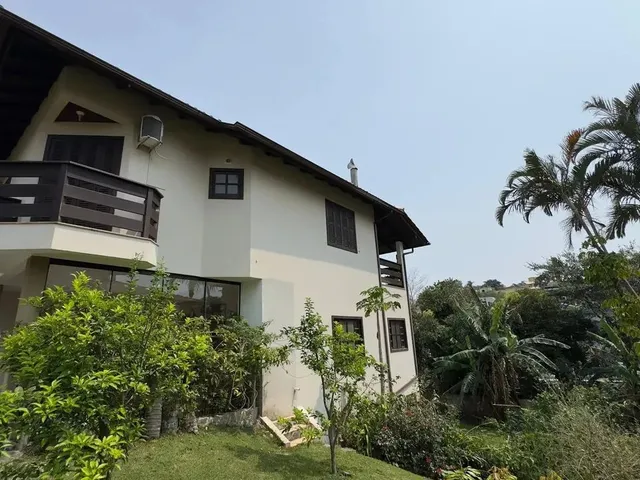 Imagem: Casa de 6 Dormitórios em Condomínio Fechado