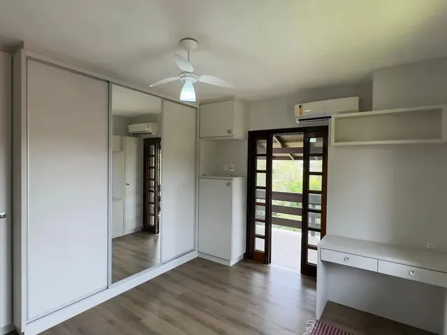 Imagem 9: Casa de 6 Dormitórios em Condomínio Fechado