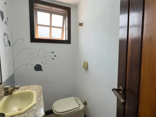 Imagem 8: Casa de 6 Dormitórios em Condomínio Fechado