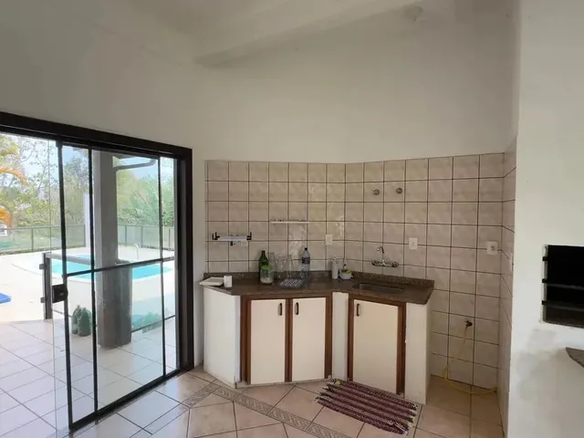 Imagem 3: Casa de 6 Dormitórios em Condomínio Fechado