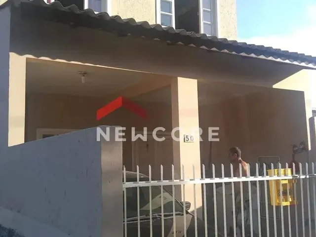Imagem: A casa possui 4 Dormitórios, 1 Suíte, 3 Banheiros, 2