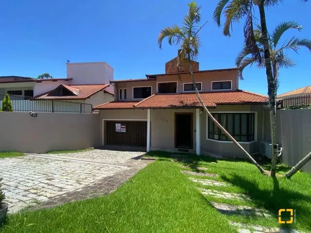 Imagem: Casa com 4 Dormitórios, Sendo 2 Suítes