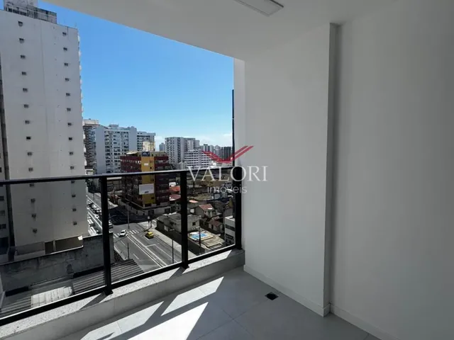 Imagem: O apartamento possui 2 Dormitórios, 1 Suíte, 2 Banheiros