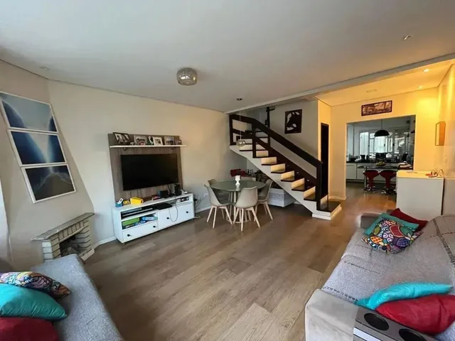 Imagem: Casa Triplex em Condomínio no Ecoville