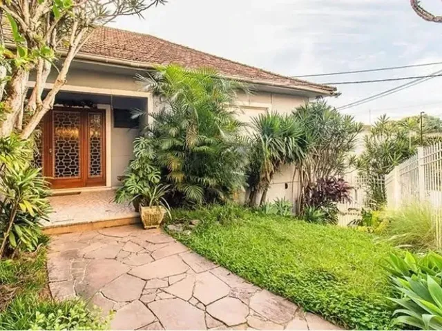Imagem: Casa com 3 Quartos, 2 Vagas e Pátio no