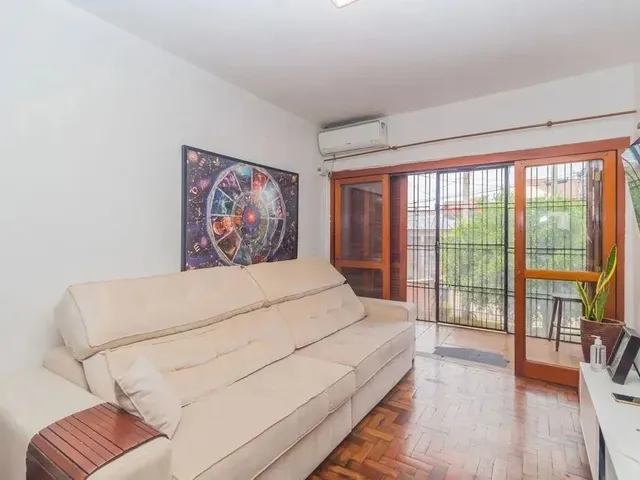 Imagem: Casa de 3 Dormitórios À Venda no Bairro
