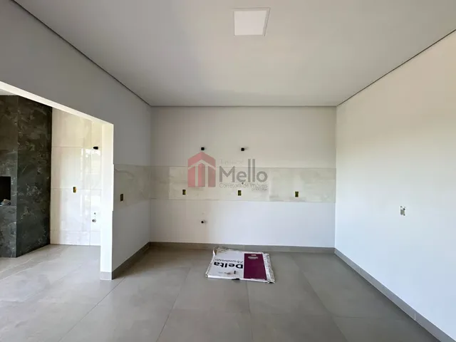 Imagem 2: Casa à venda em Umuarama-PR, bairro Monte Líbano: 3 quartos, 1 suíte, 1 sala, 2