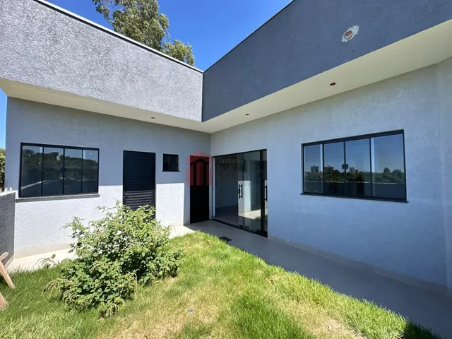 Imagem 3: Casa à venda em Umuarama-PR, bairro Monte Líbano: 3 quartos, 1 suíte, 1 sala, 2