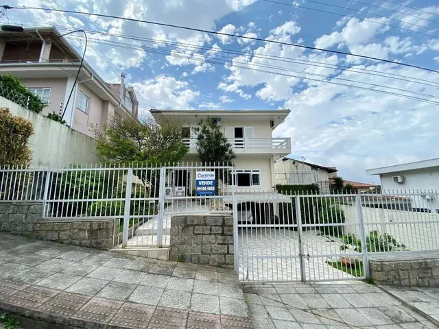 Imagem 6: Ótima Casa com Vista Mar, Semimobiliada com 04 Suítes em Coqueiros, Florianópolis