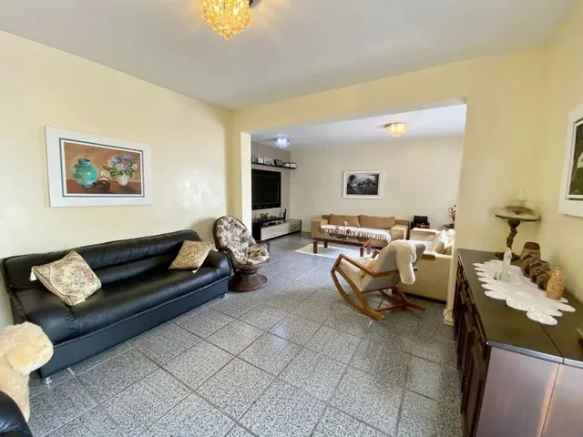 Imagem 10: Ótima Casa com Vista Mar, Semimobiliada com 04 Suítes em Coqueiros, Florianópolis