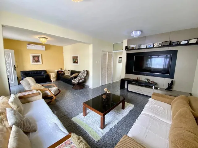 Imagem 12: Ótima Casa com Vista Mar, Semimobiliada com 04 Suítes em Coqueiros, Florianópolis