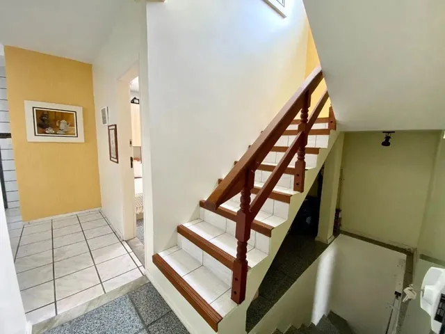 Imagem 16: Ótima Casa com Vista Mar, Semimobiliada com 04 Suítes em Coqueiros, Florianópolis