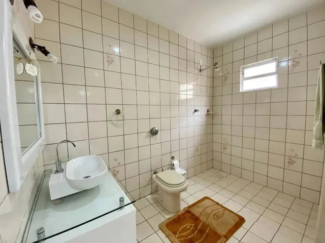 Imagem 11: Ótima Casa com Vista Mar, Semimobiliada com 04 Suítes em Coqueiros, Florianópolis