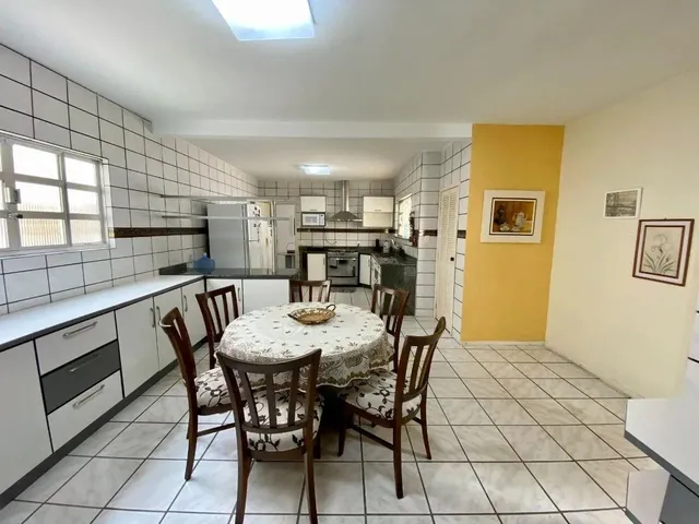 Imagem 14: Ótima Casa com Vista Mar, Semimobiliada com 04 Suítes em Coqueiros, Florianópolis